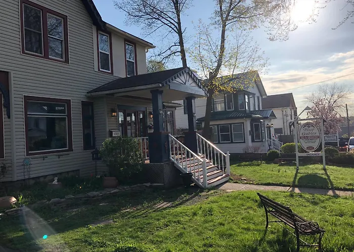 Blue Gables Bed And Breakfast Niagara Falls